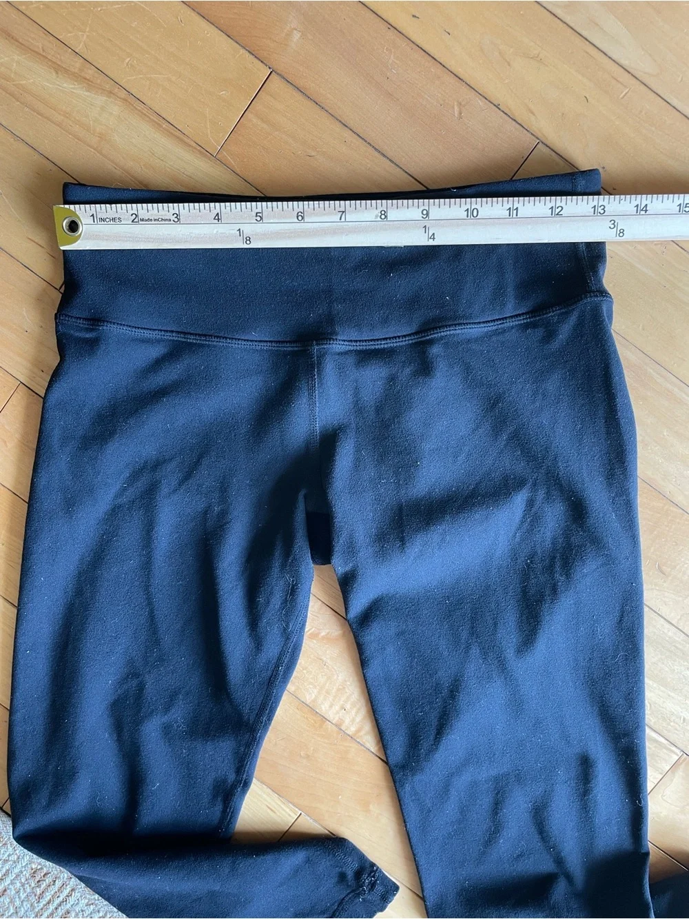 lululemon athletica Black Cropped Capri Leggings SIZE 6